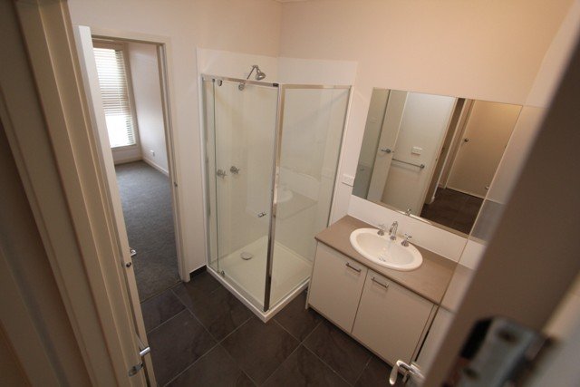 3B King George Way MITCHELL PARK 7