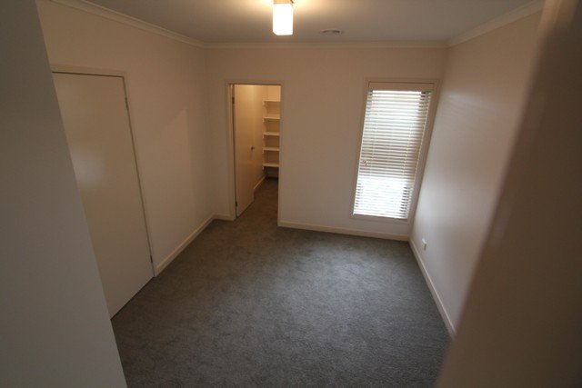 3B King George Way MITCHELL PARK 10