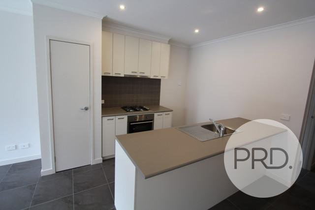 3B King George Way MITCHELL PARK 10