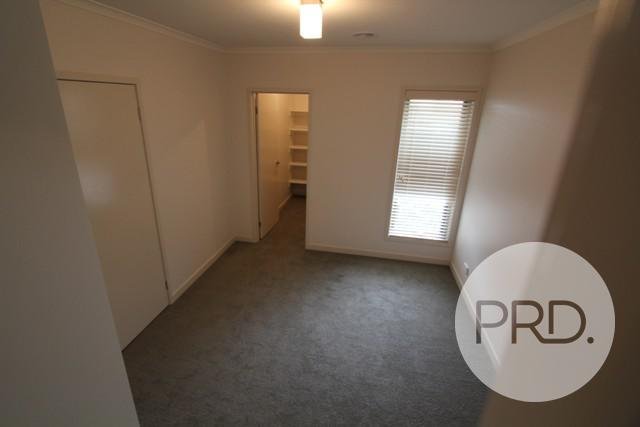 3B King George Way MITCHELL PARK 11