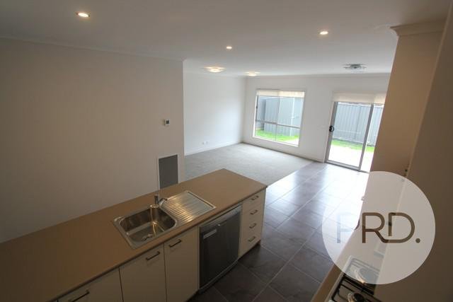 3B King George Way MITCHELL PARK 4