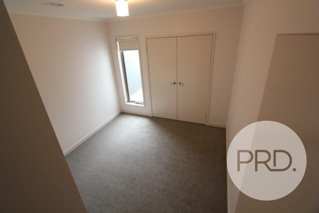 3B King George Way MITCHELL PARK 13