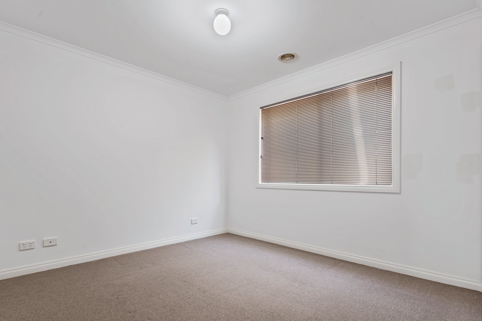 3B Kinrap Street KANGAROO FLAT 5