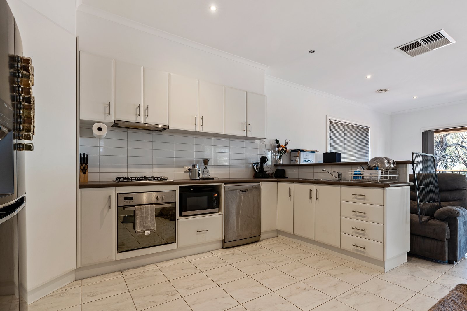 3B Kinrap Street KANGAROO FLAT 3