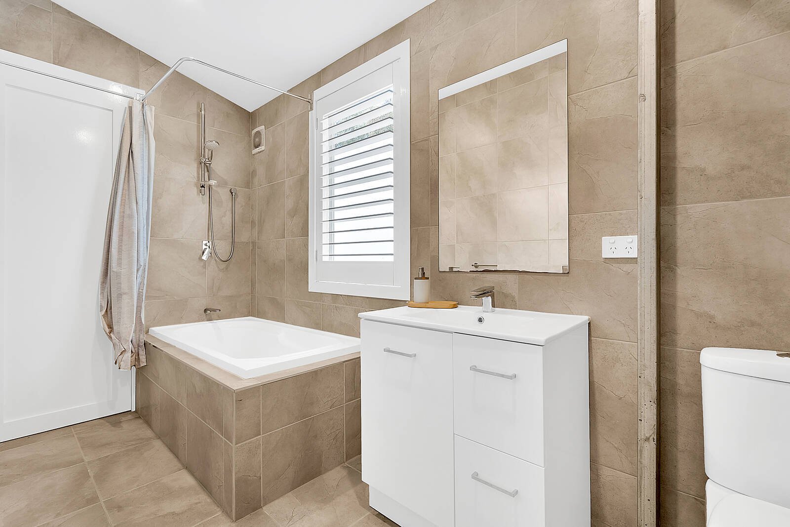 Real Estate and Property in 3B Ormerod Court, Gisborne, VIC