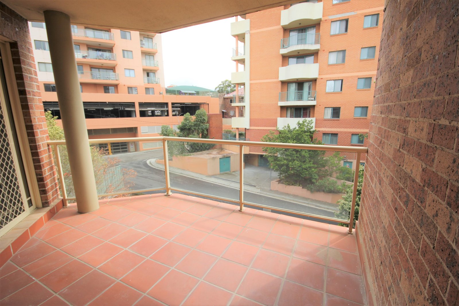 3E/38 Woniora Road HURSTVILLE 9