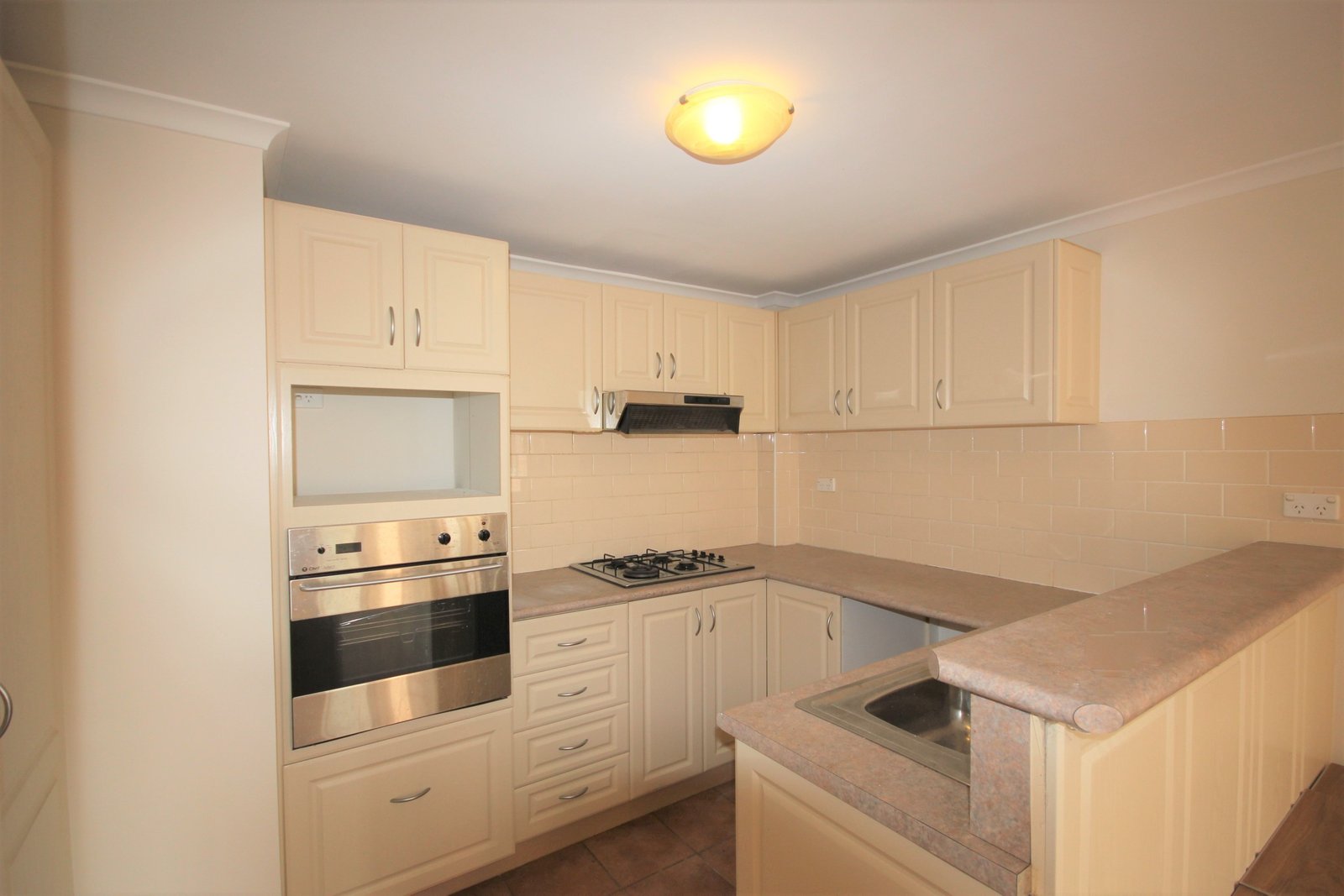 3E/38 Woniora Road HURSTVILLE 2