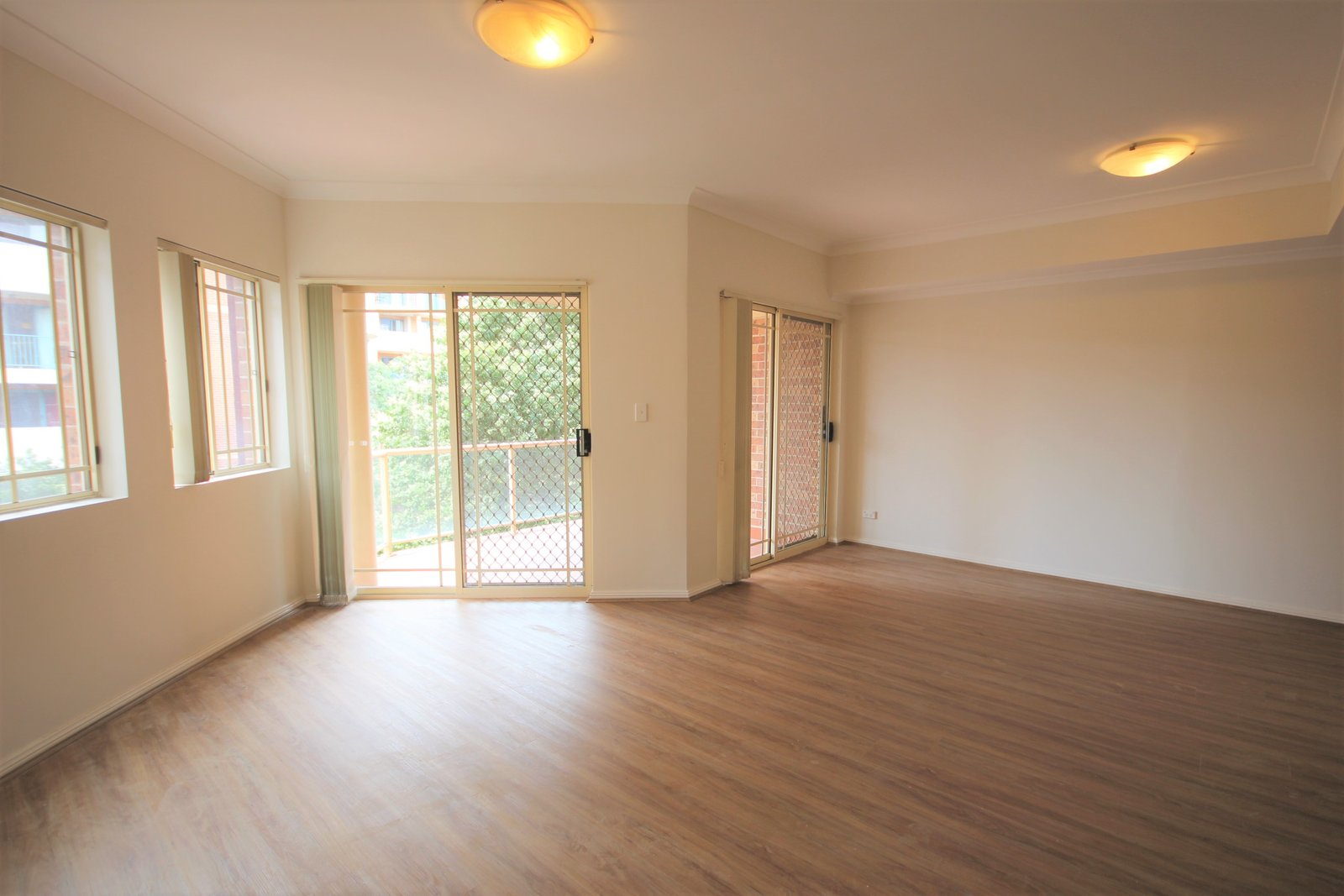 3E/38 Woniora Road HURSTVILLE 3