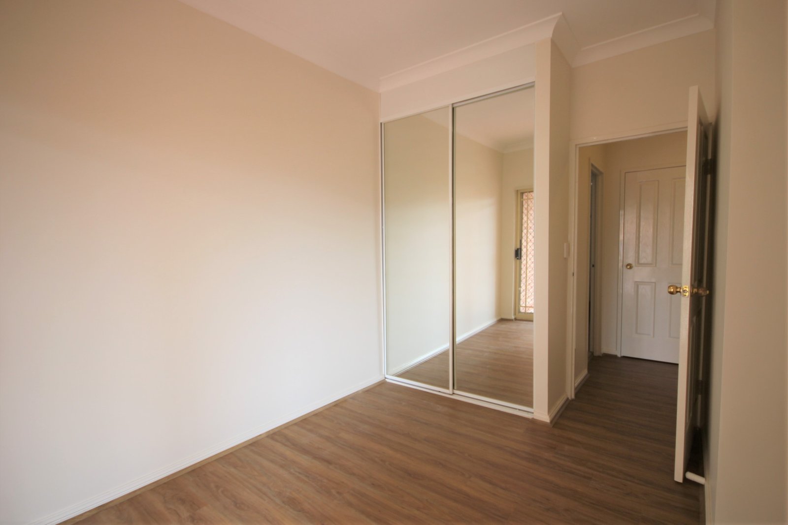 3E/38 Woniora Road HURSTVILLE 8