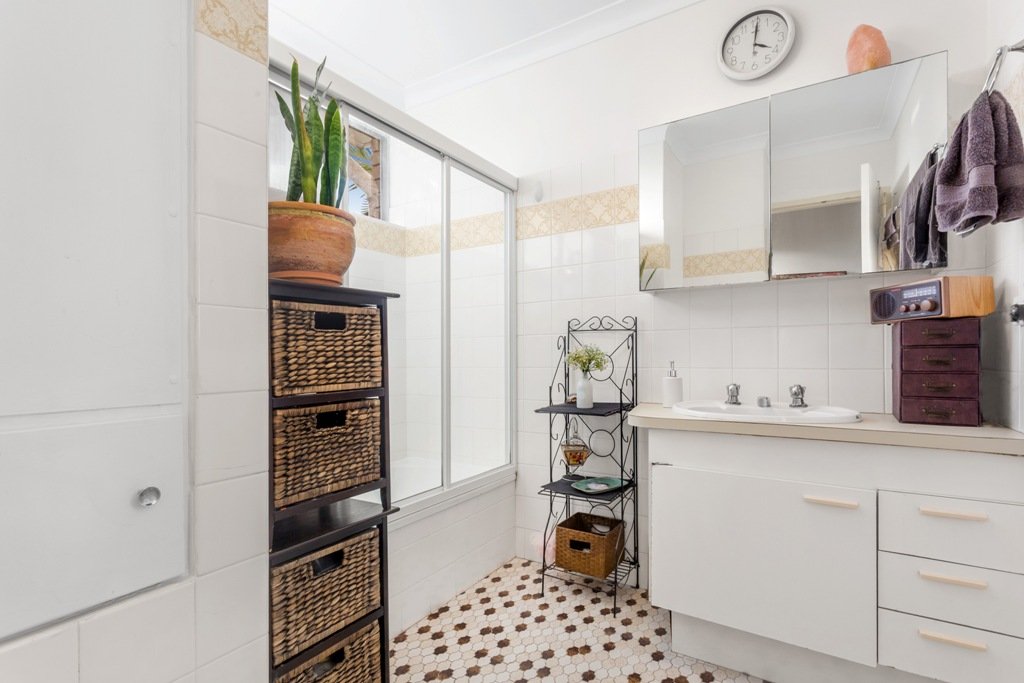 4-17 Stevenson Street ASCOT 8