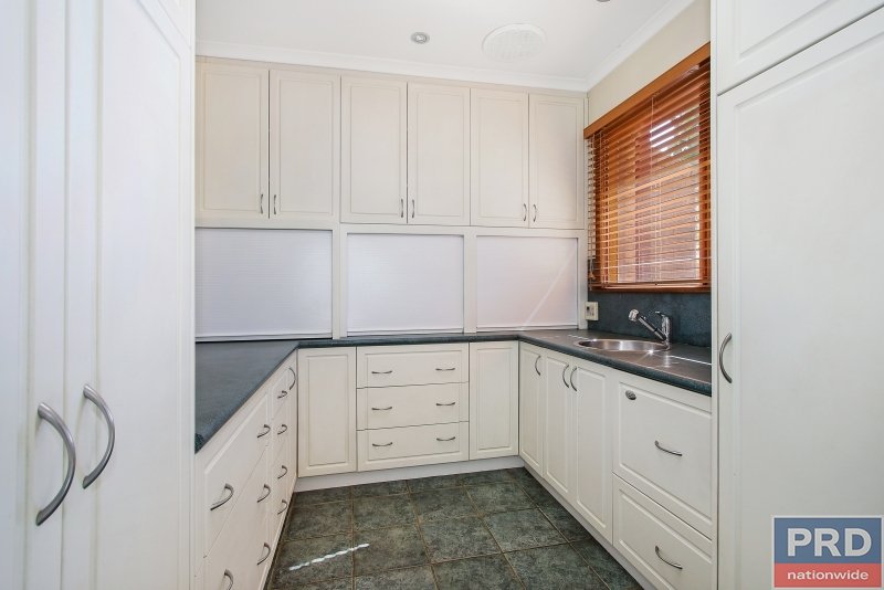 4 / 684 Dean Street ALBURY 3