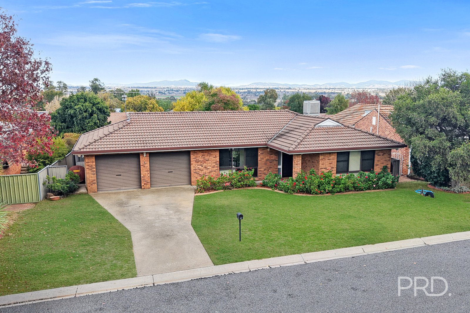 4 Acacia Drive TAMWORTH 18