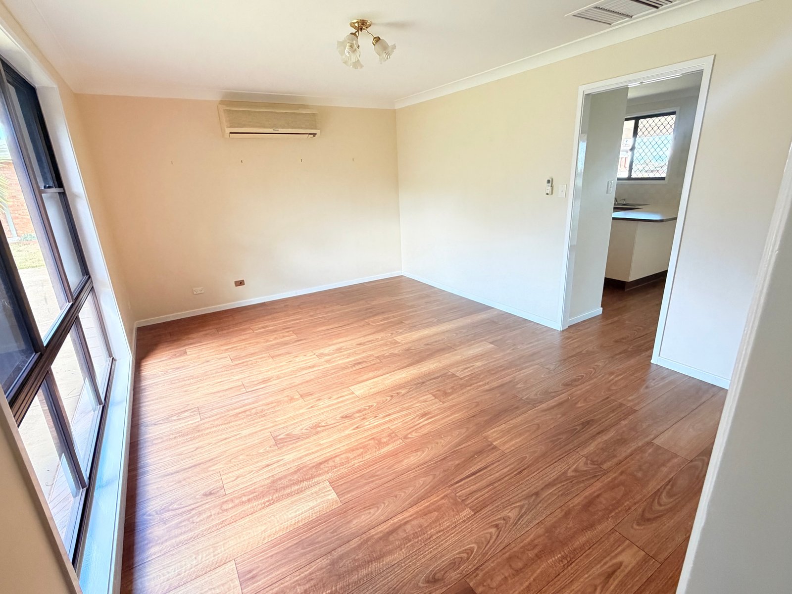 4 Acacia Drive TAMWORTH 2