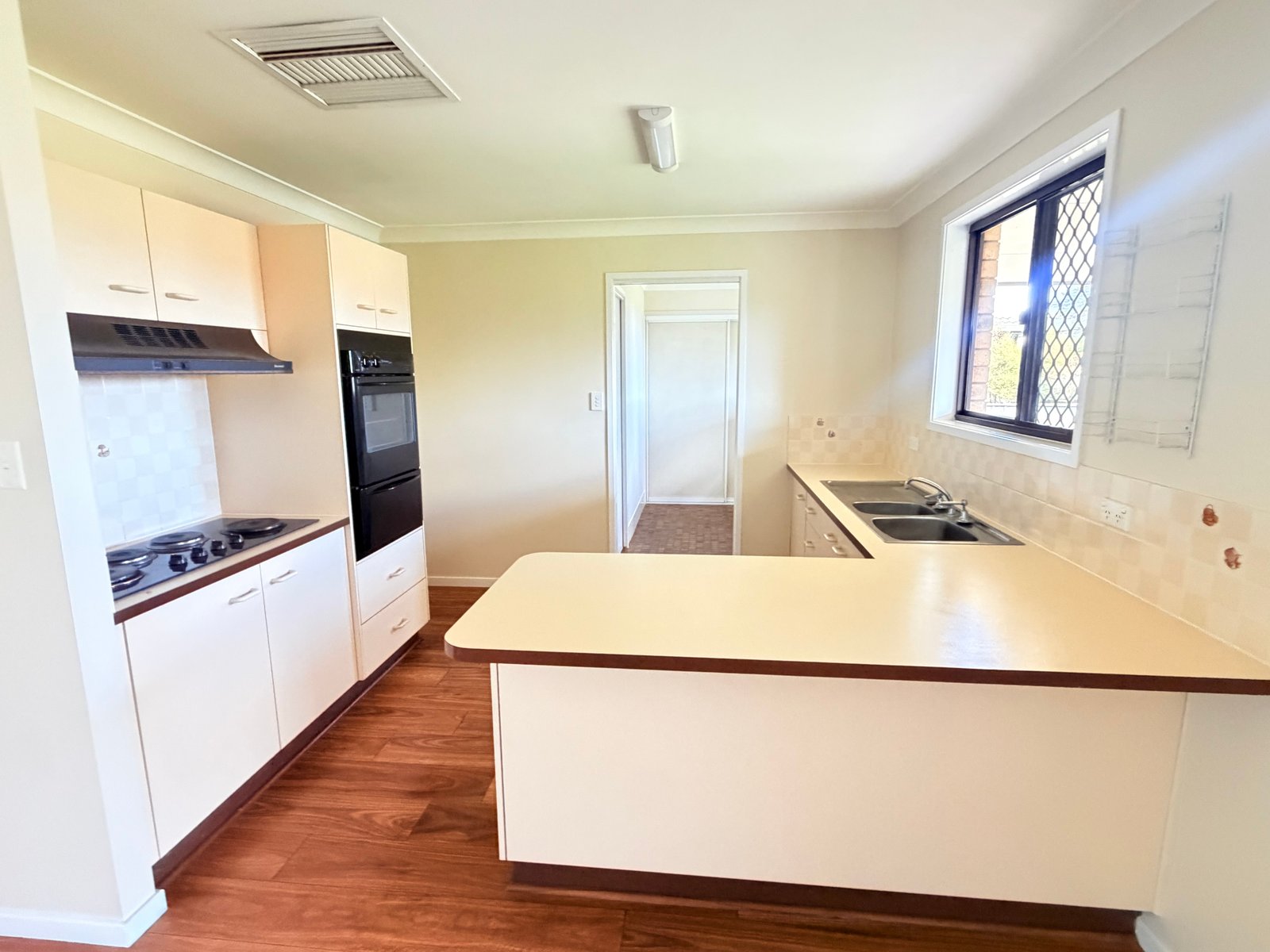 4 Acacia Drive TAMWORTH 3