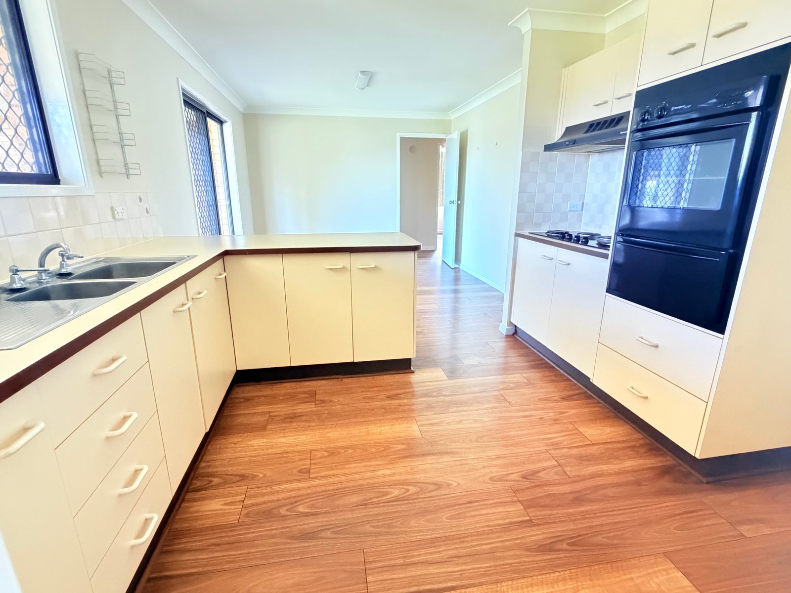 4 Acacia Drive TAMWORTH 4