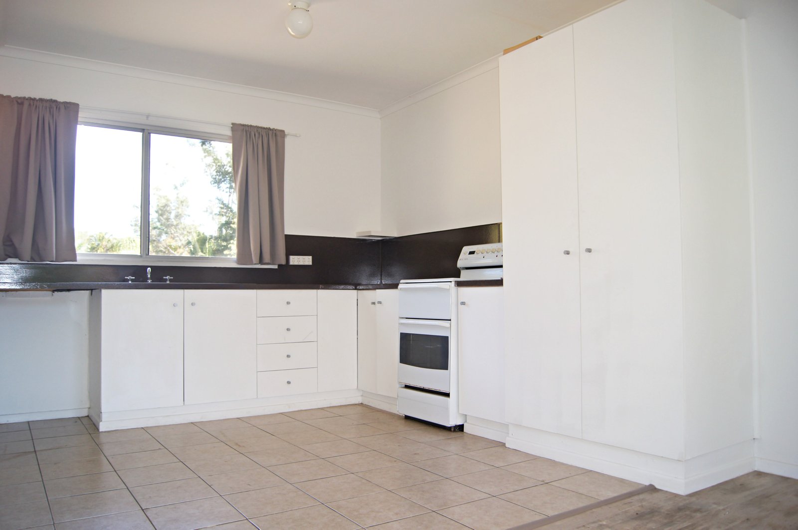 4 Adina Street CANNONVALE 7