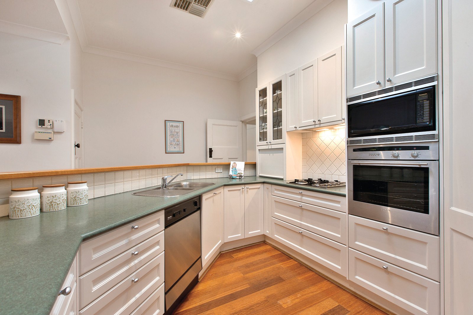 4 Agnes Street, Mont Albert, VIC