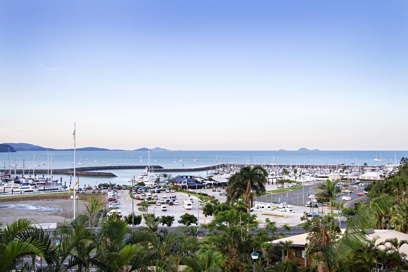 4 Airlie Crescent AIRLIE BEACH 3