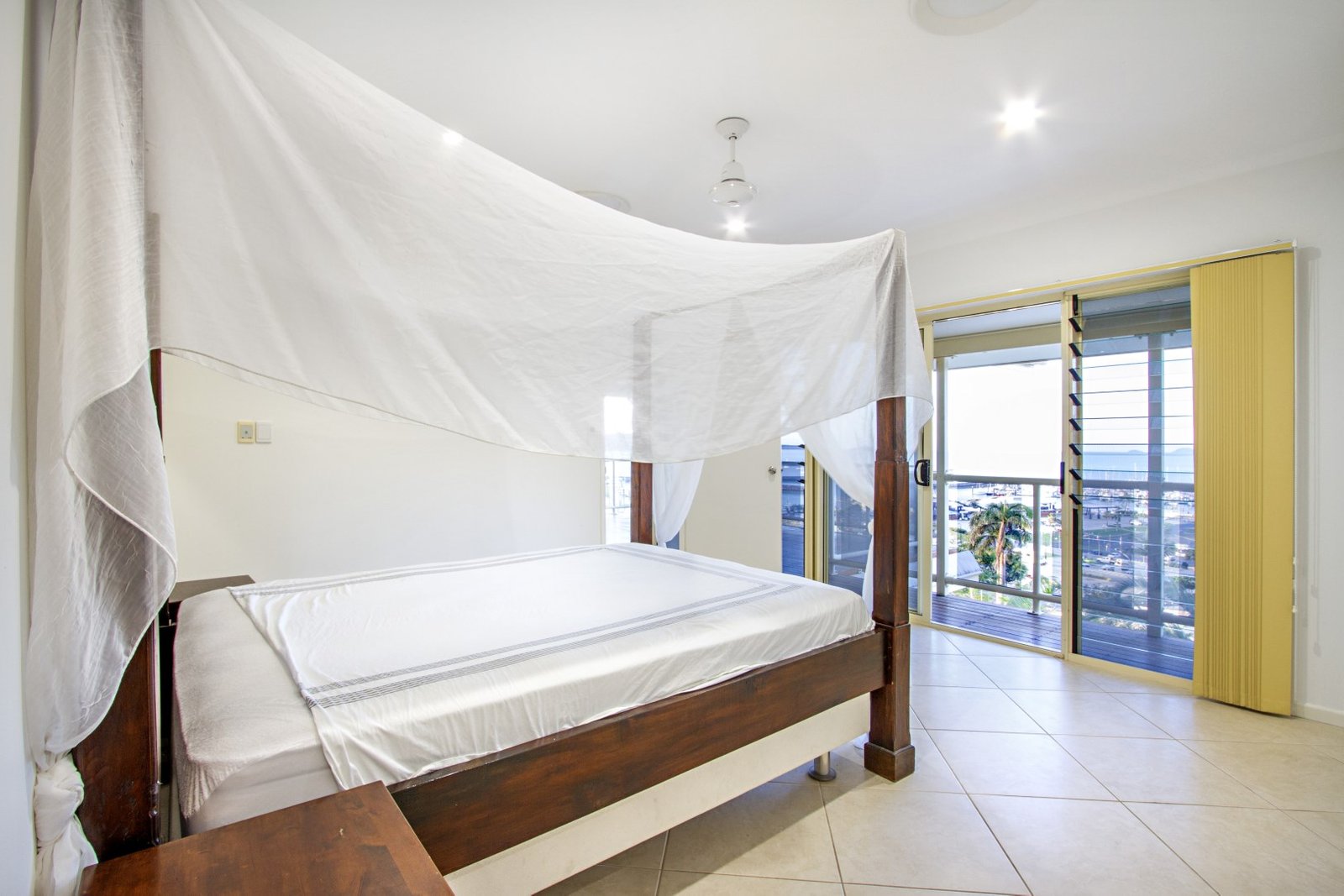 4 Airlie Crescent AIRLIE BEACH 13