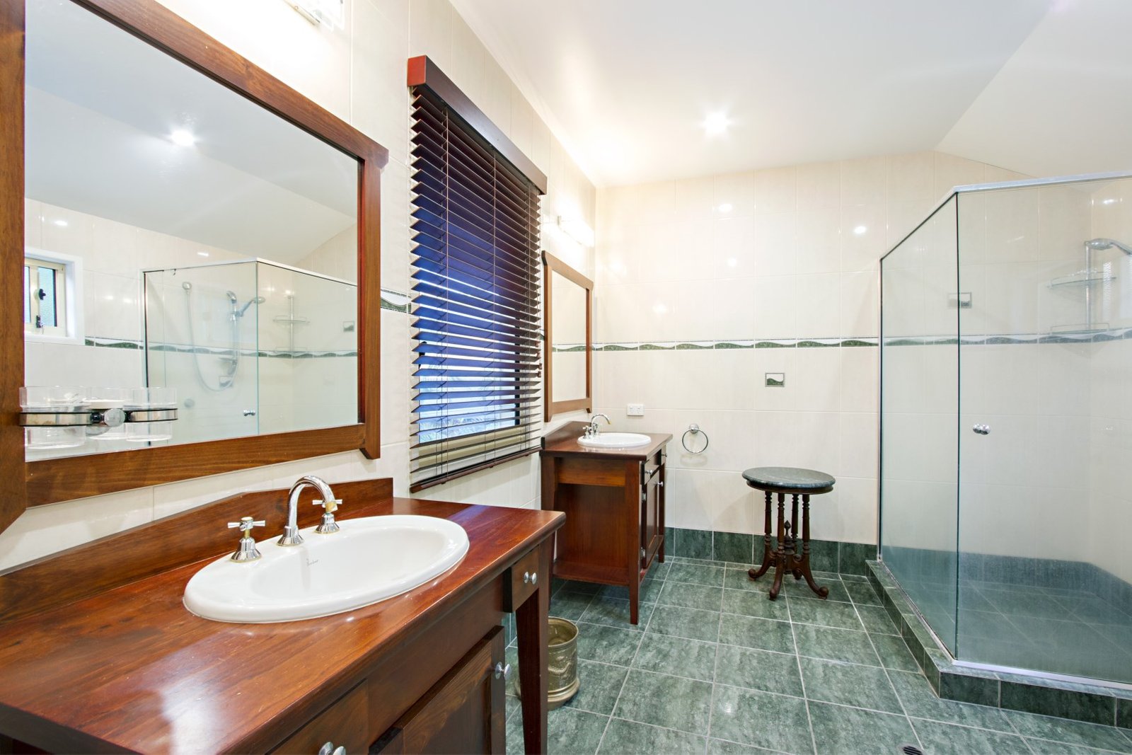 4 Airlie Crescent AIRLIE BEACH 15