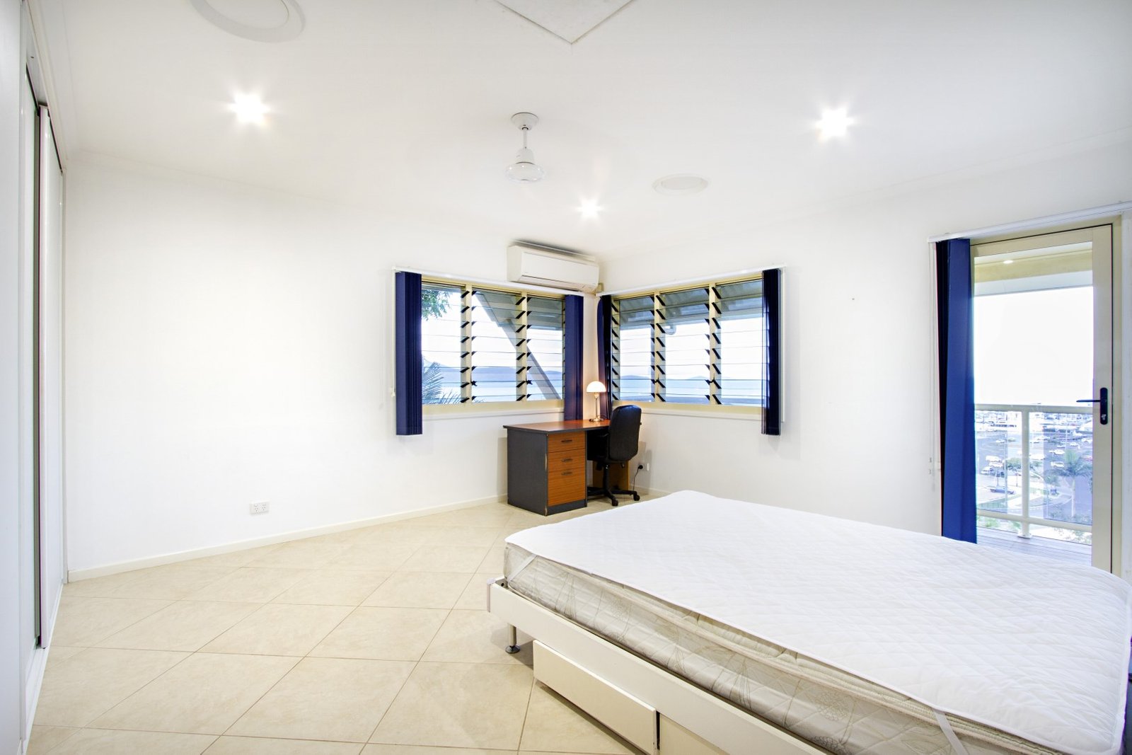 4 Airlie Crescent AIRLIE BEACH 16