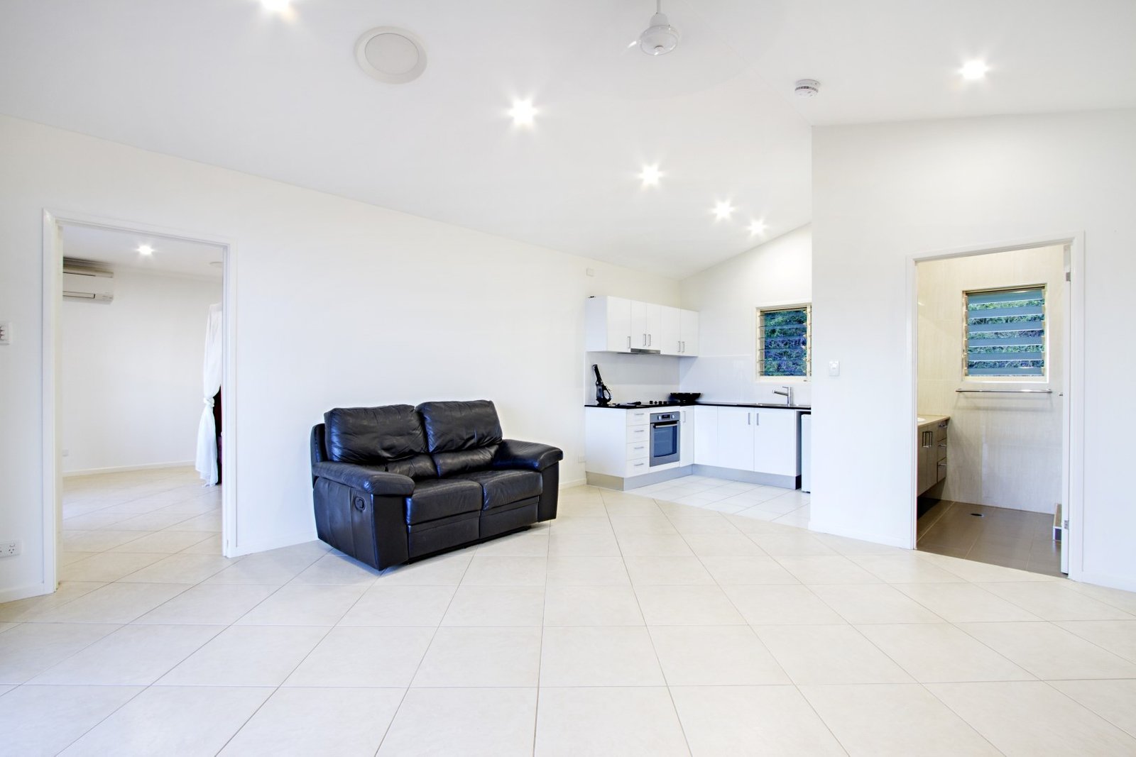 4 Airlie Crescent AIRLIE BEACH 18