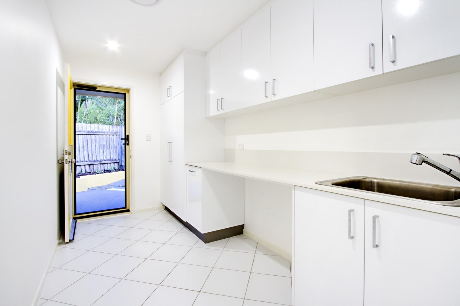 4 Airlie Crescent AIRLIE BEACH 26