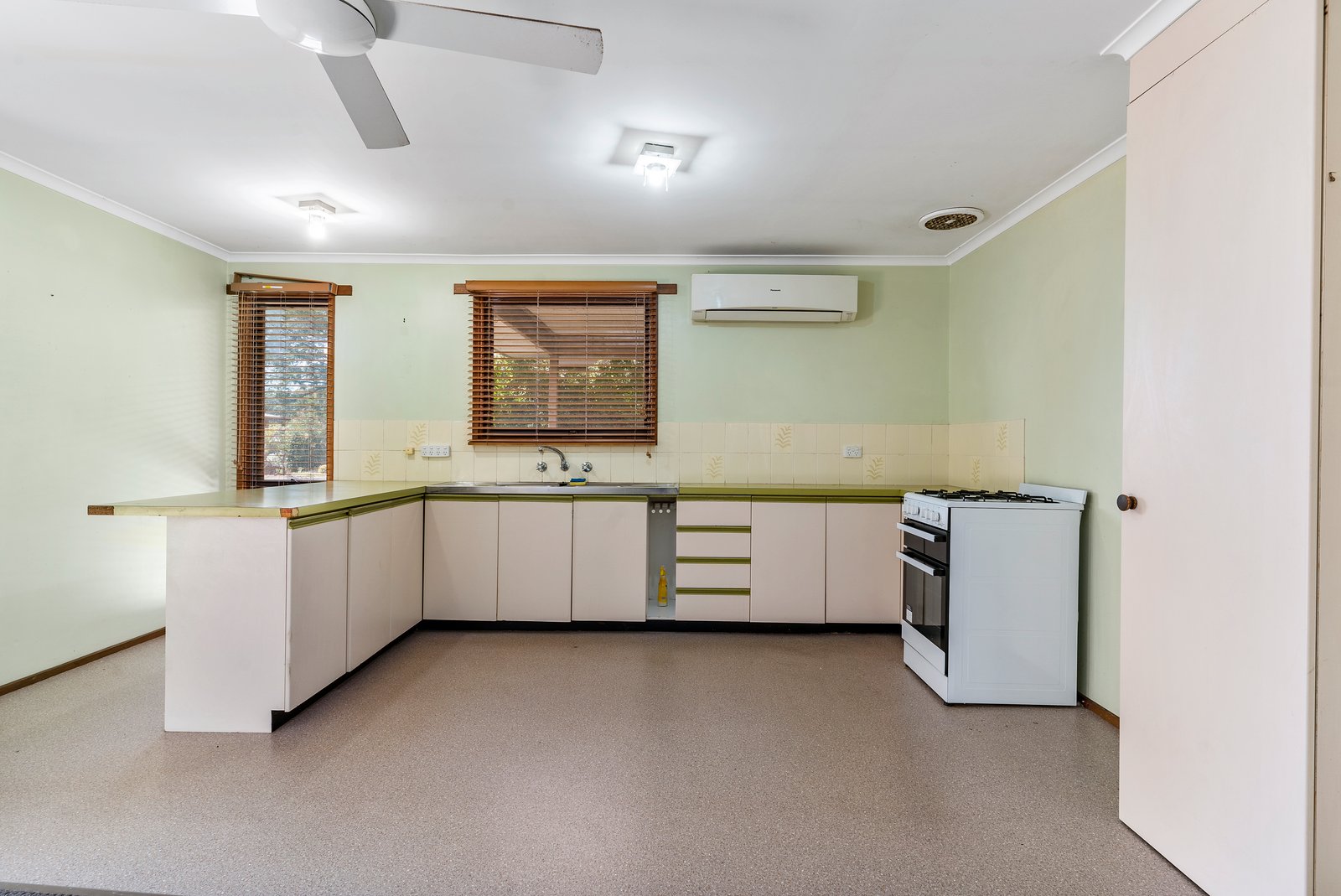 4 Andrew Close KANGAROO FLAT 4