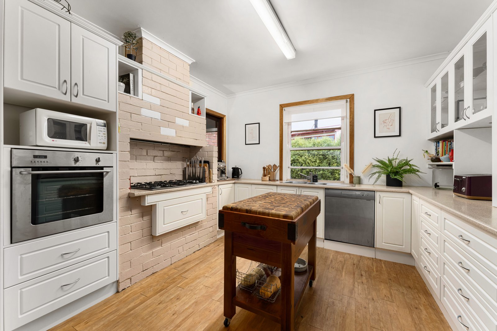 Real Estate and Property in 4 Anne Road, Woodend, VIC