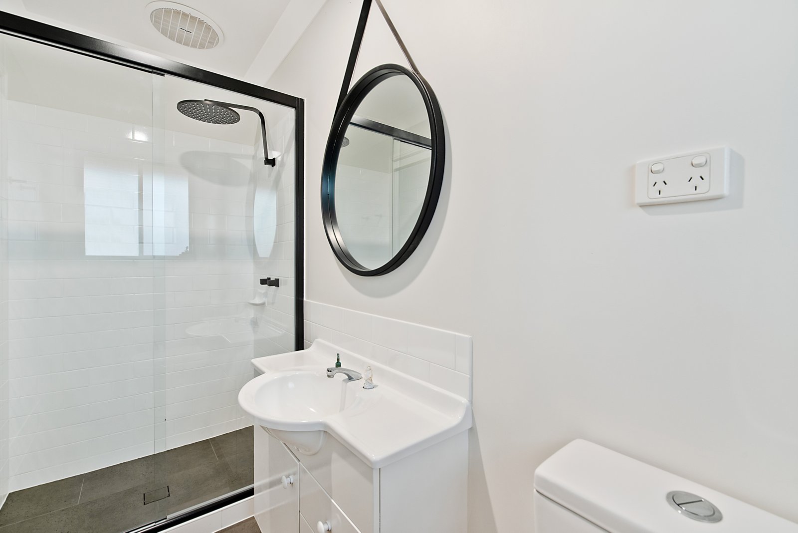 4 Antrim Close ASHTONFIELD 6