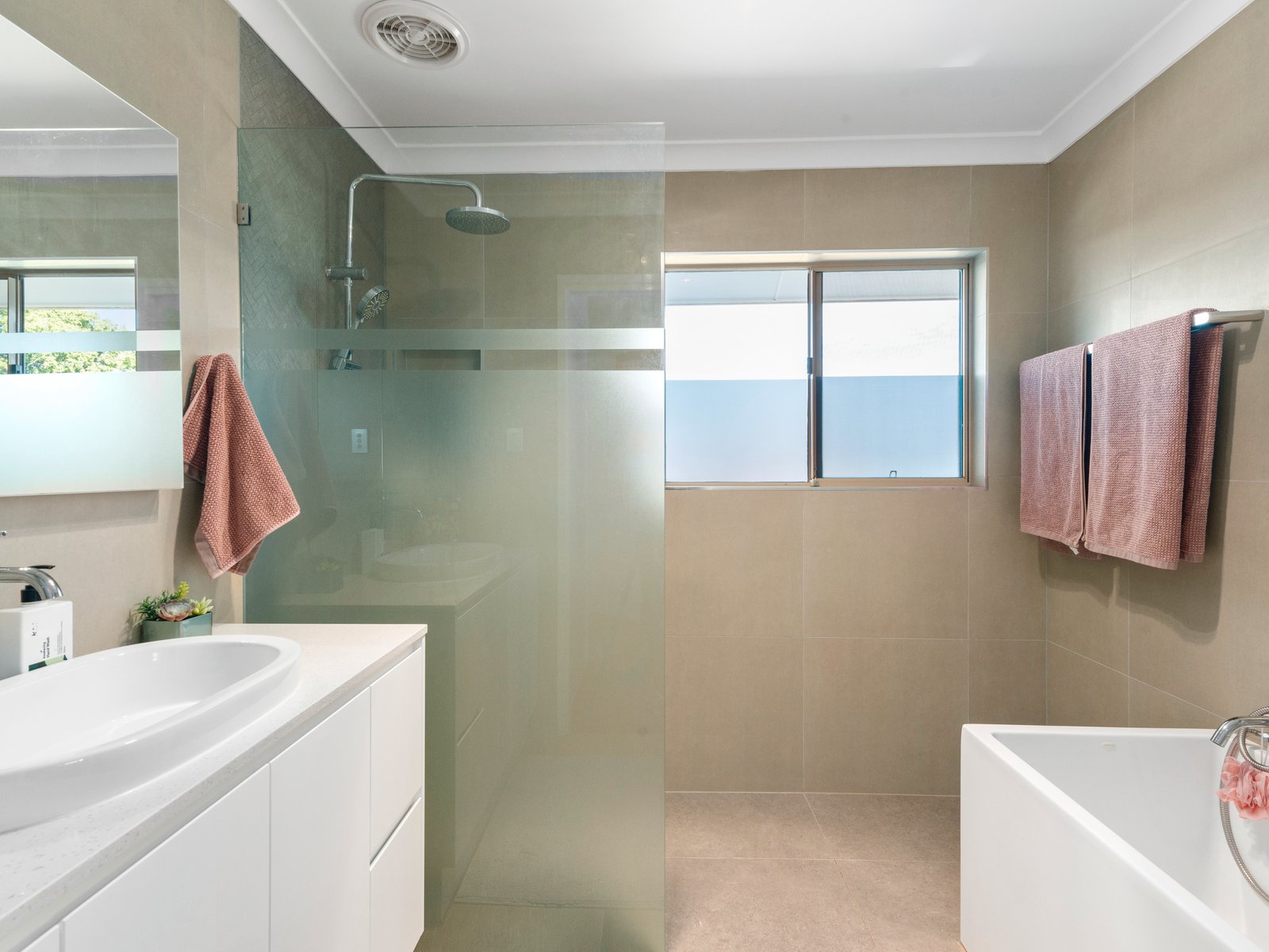 4 Applecross Way ELANORA 11