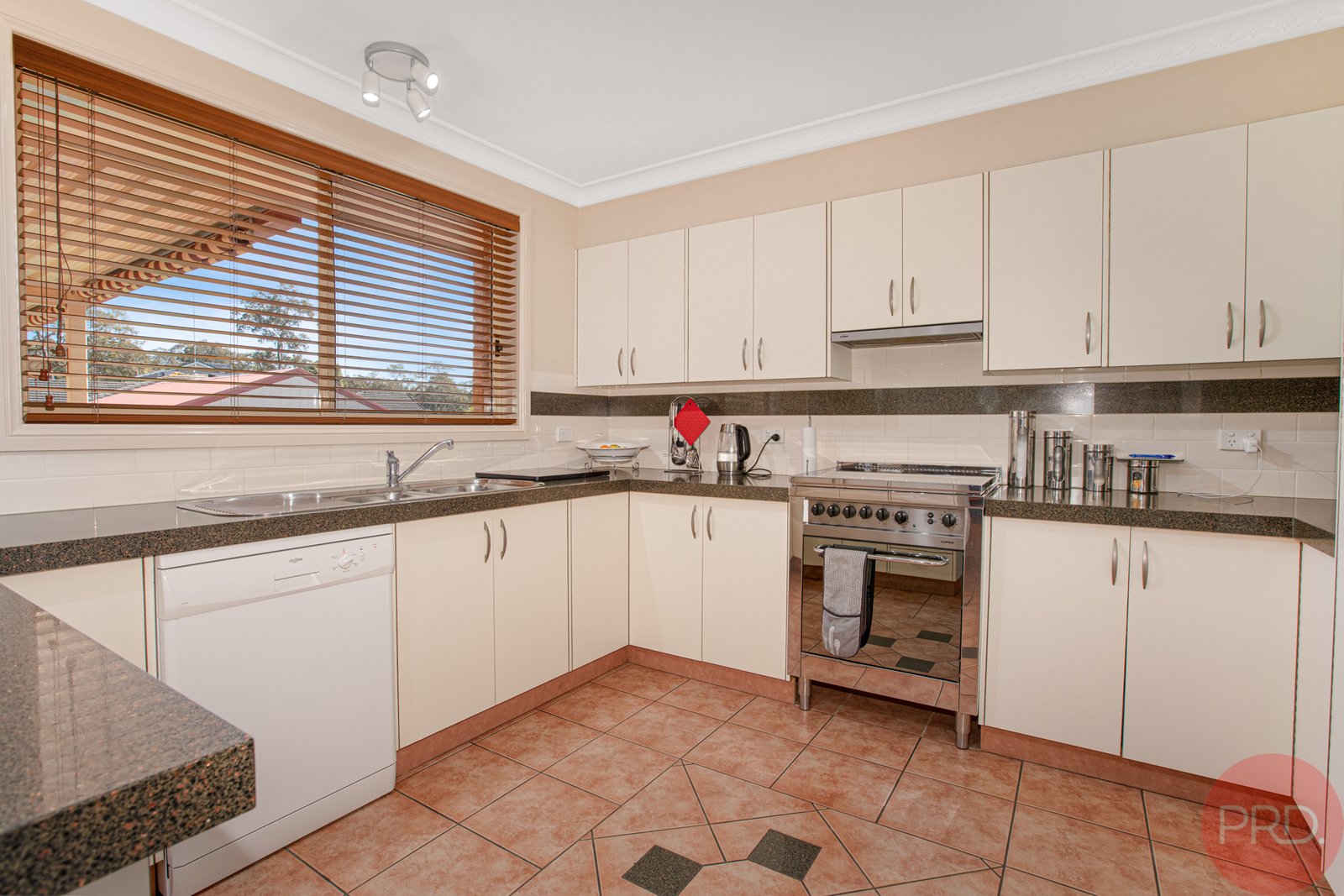 4 Appletree Avenue ABERGLASSLYN 6