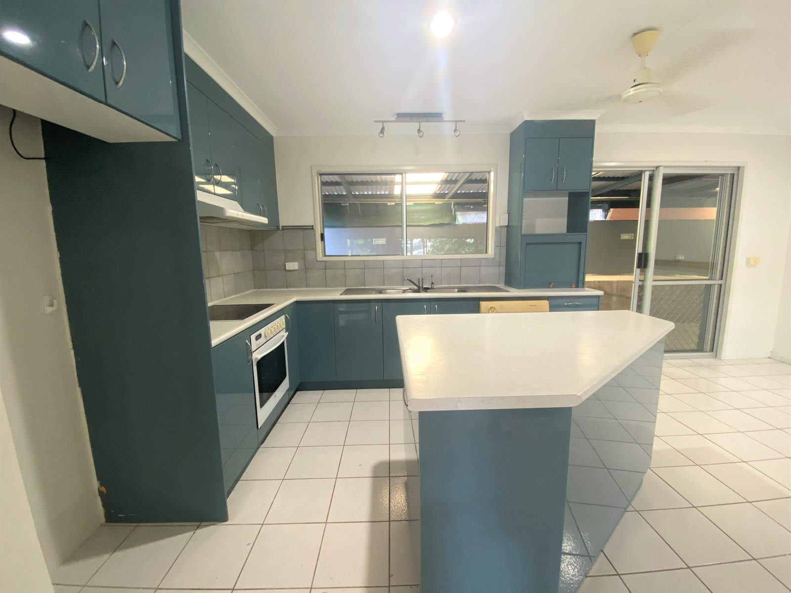 4 Arundel Court CANNONVALE 12