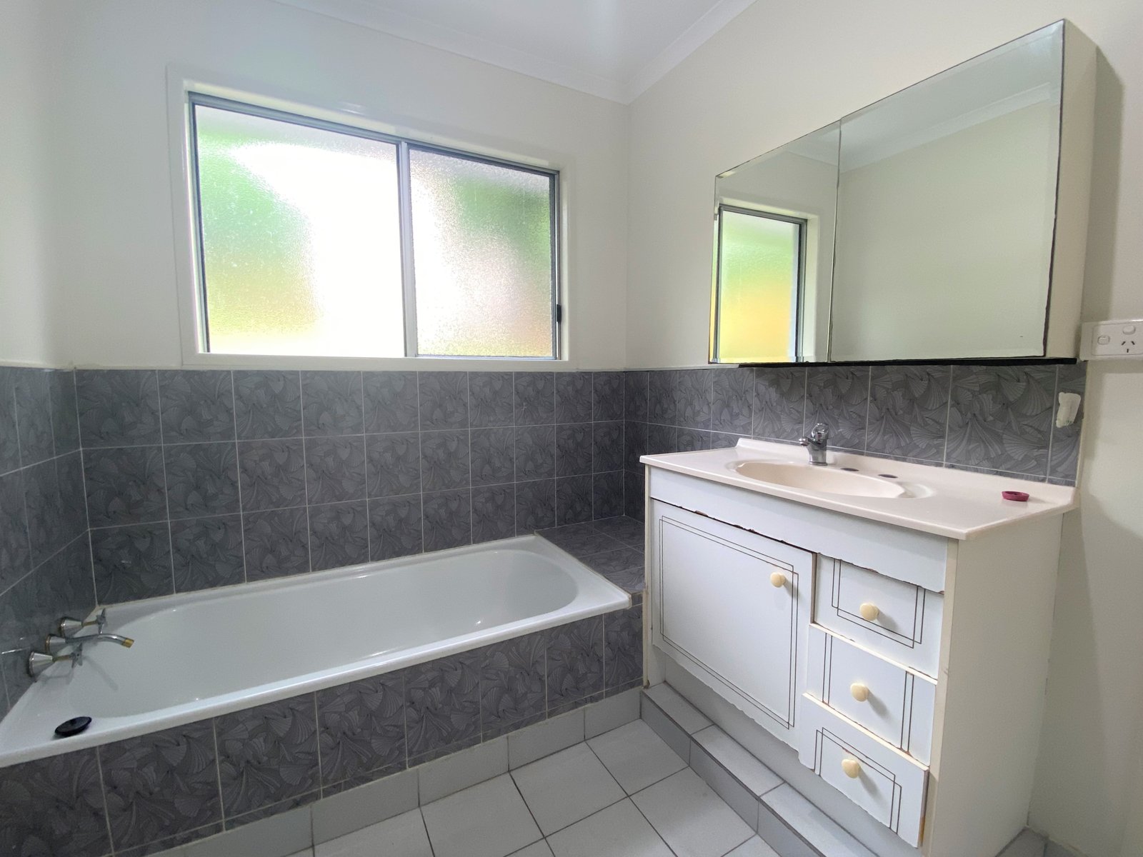 4 Arundel Court CANNONVALE 30