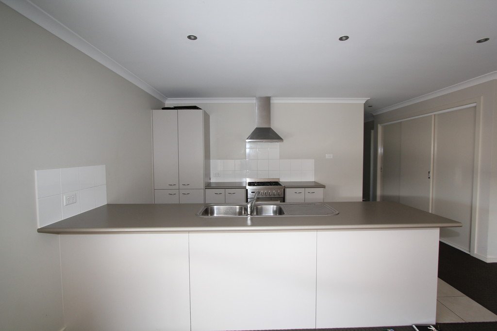 4 Ascot Gardens Drive DELACOMBE 3