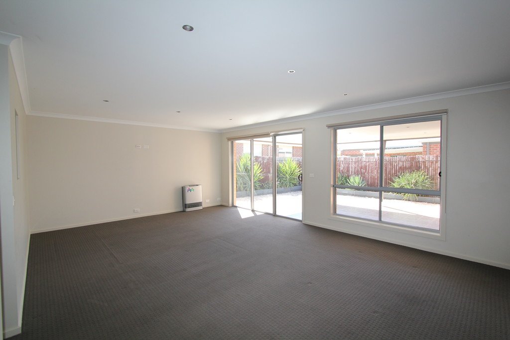 4 Ascot Gardens Drive DELACOMBE 4