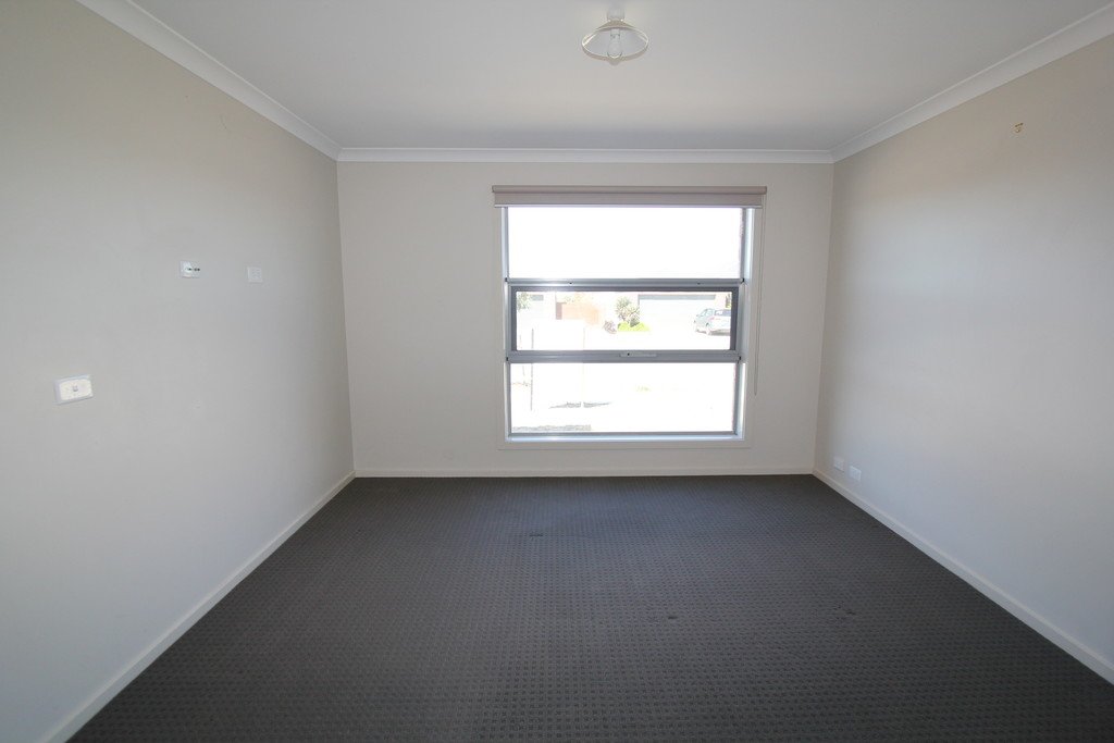 4 Ascot Gardens Drive DELACOMBE 5