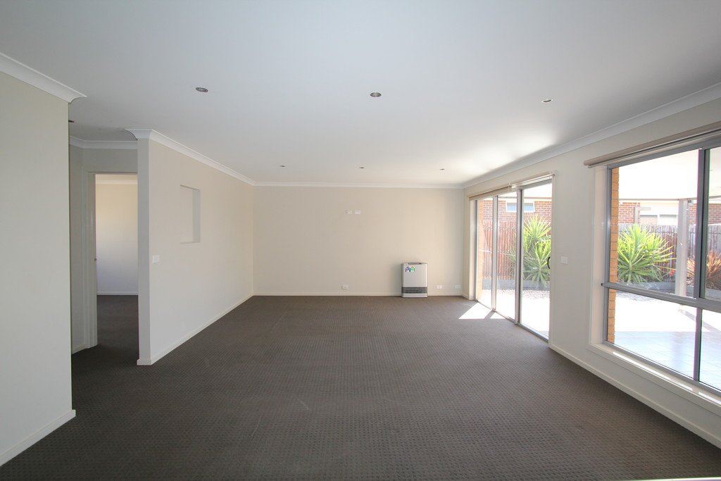 4 Ascot Gardens Drive DELACOMBE 4