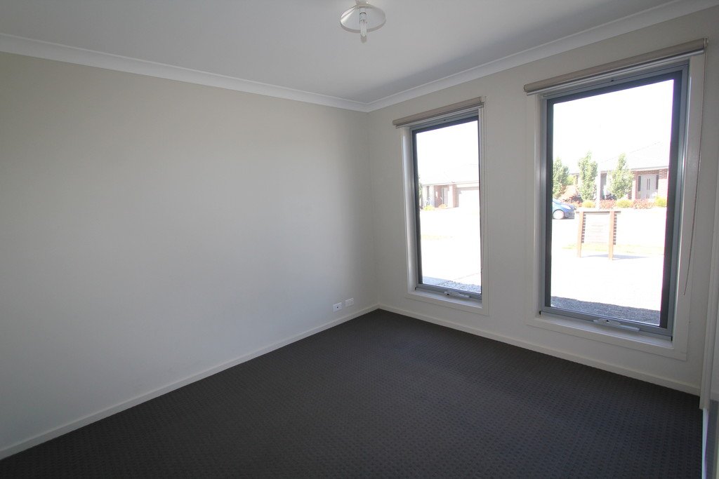 4 Ascot Gardens Drive DELACOMBE 5