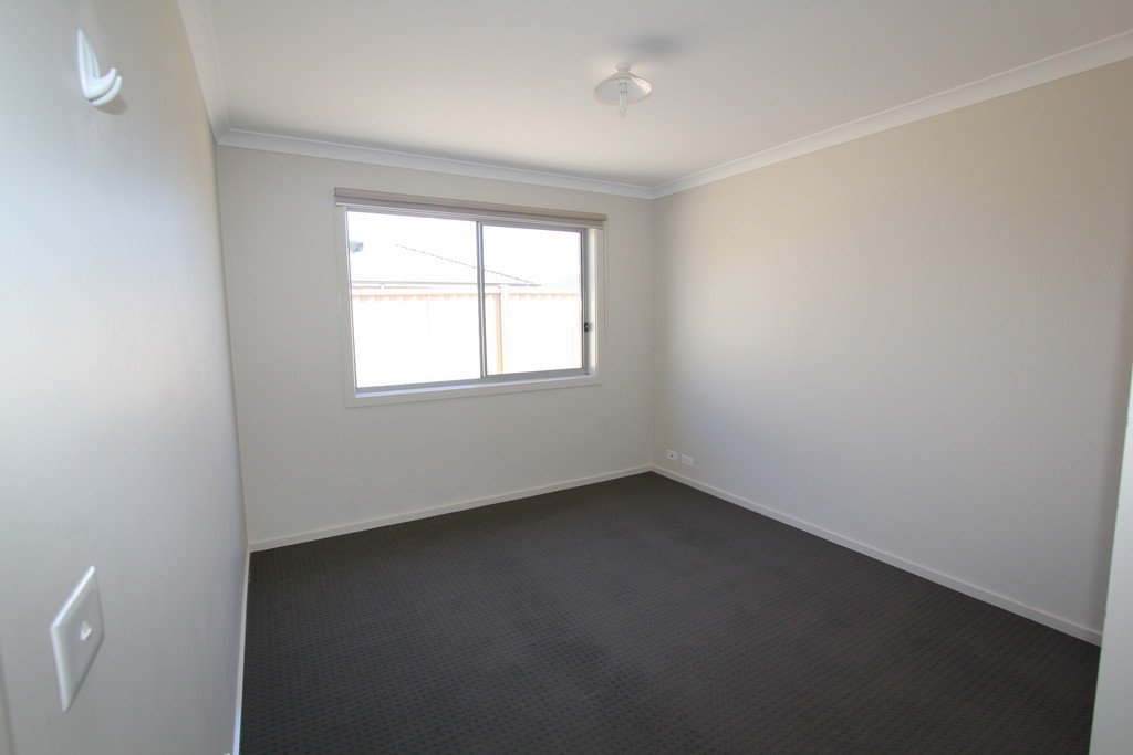 4 Ascot Gardens Drive DELACOMBE 6