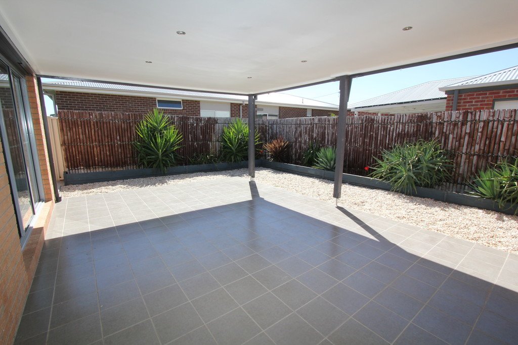 4 Ascot Gardens Drive DELACOMBE 9