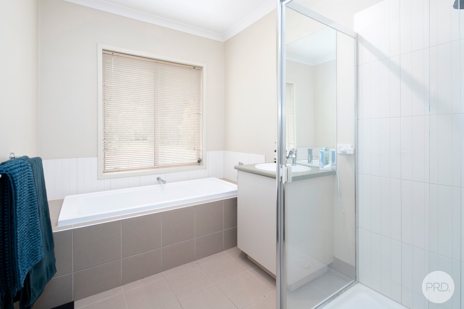 4 Avenwood Close CANADIAN 9