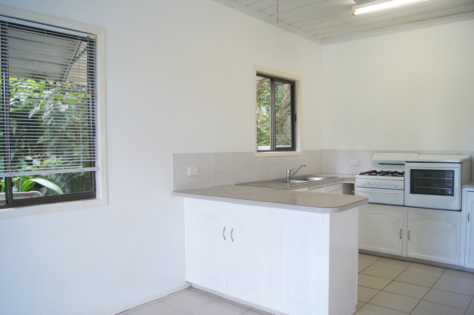 4 Balaka Street CANNONVALE 9