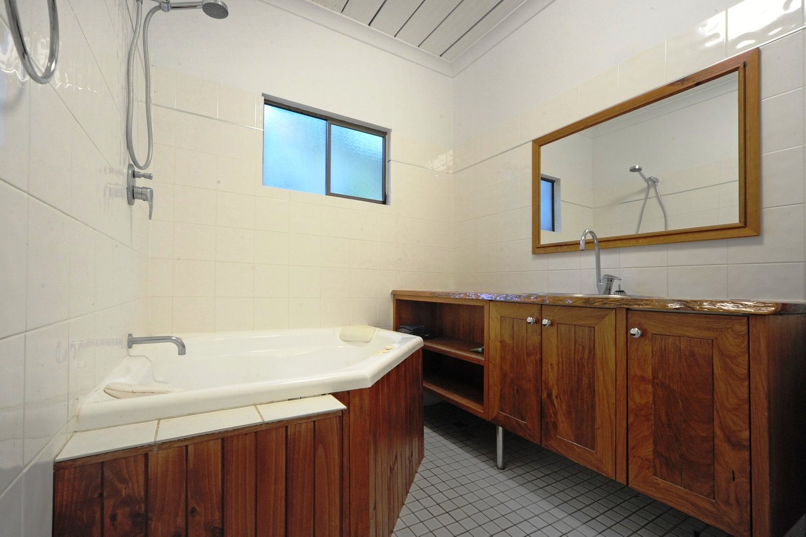 4 Balaka Street CANNONVALE 13