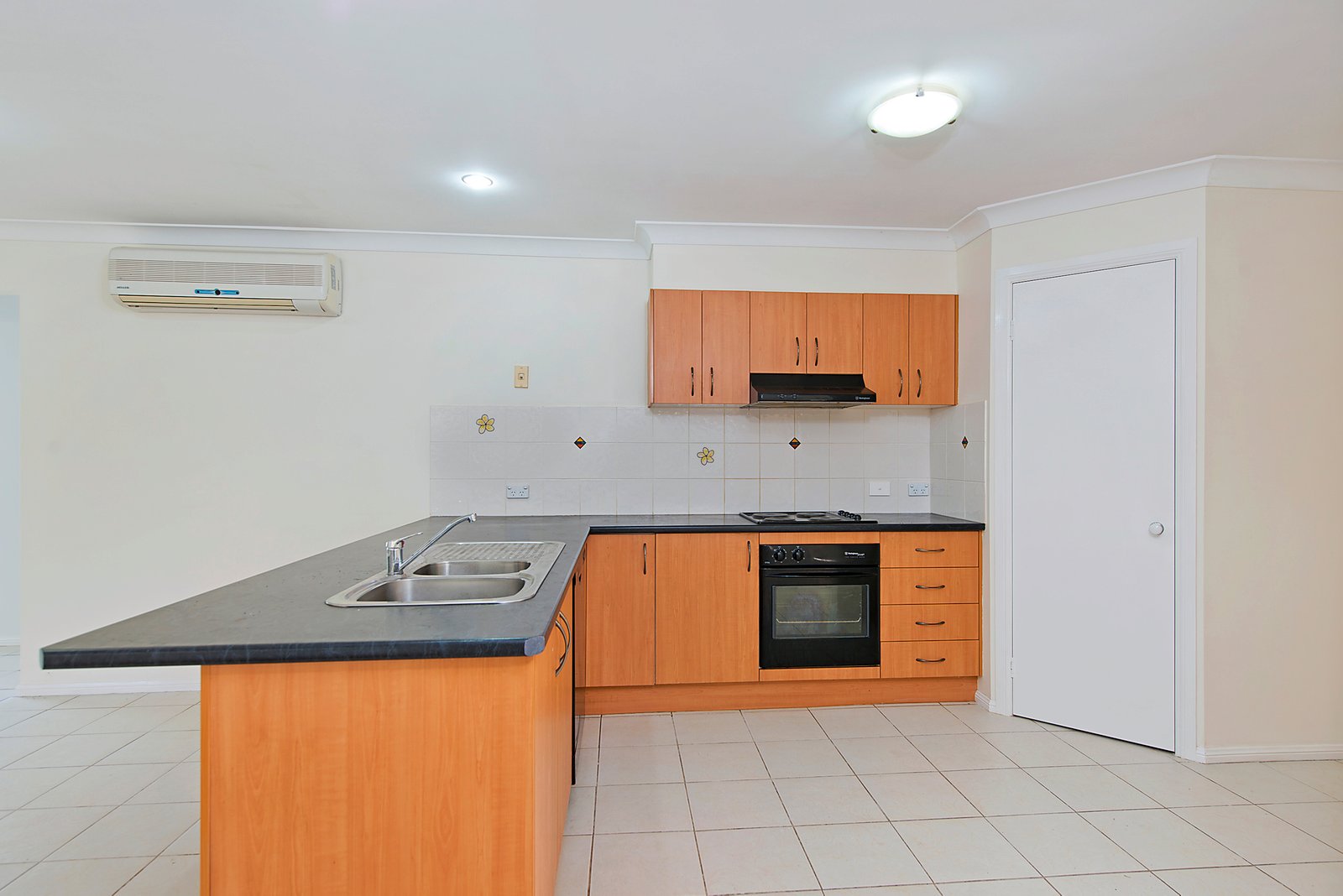 4 Banks Street LAKEWOOD 6