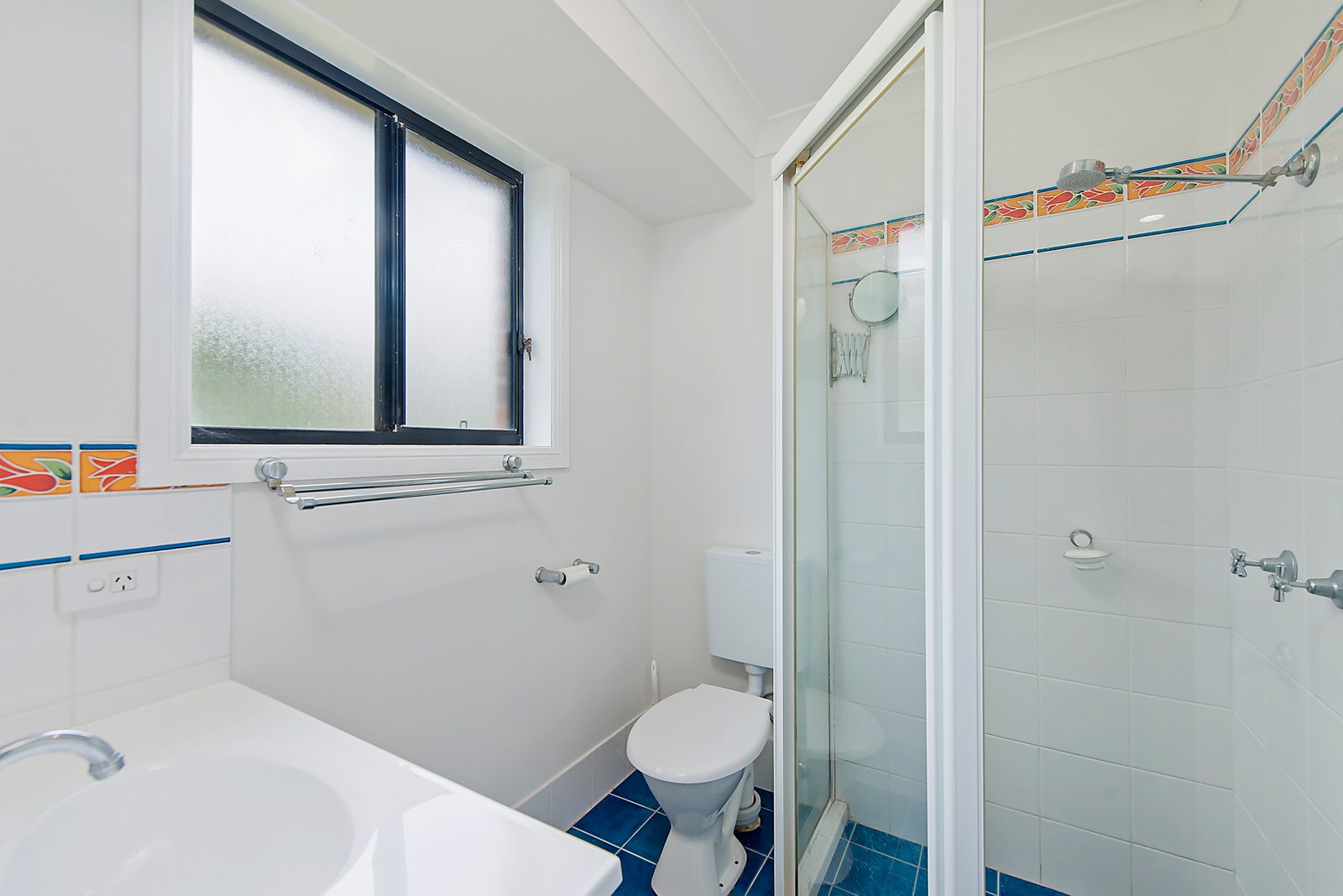 4 Banks Street LAKEWOOD 9