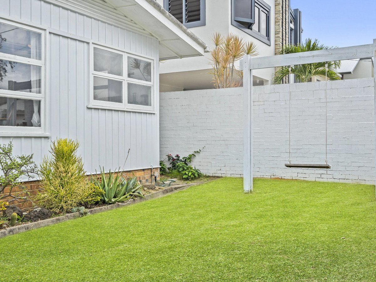 4 Banksia Broadway  Burleigh Heads 2