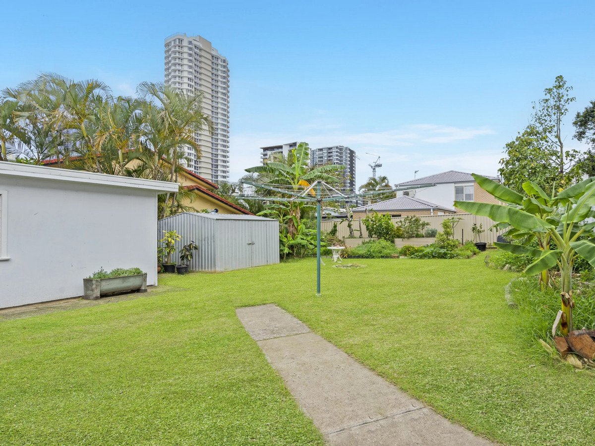 4 Banksia Broadway  Burleigh Heads 6