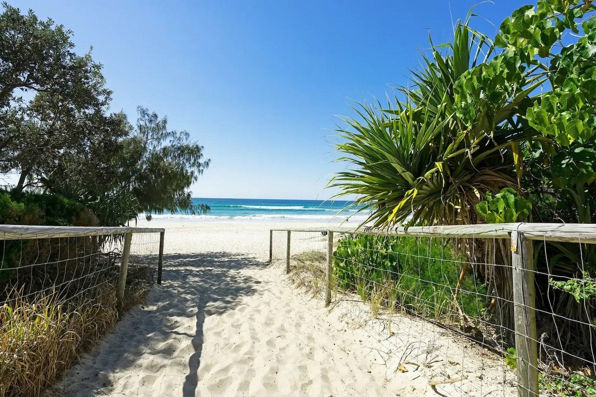 4 Banksia Broadway  Burleigh Heads 16