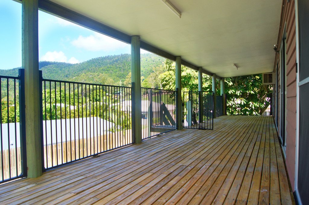 4 Banksia Court CANNONVALE 2